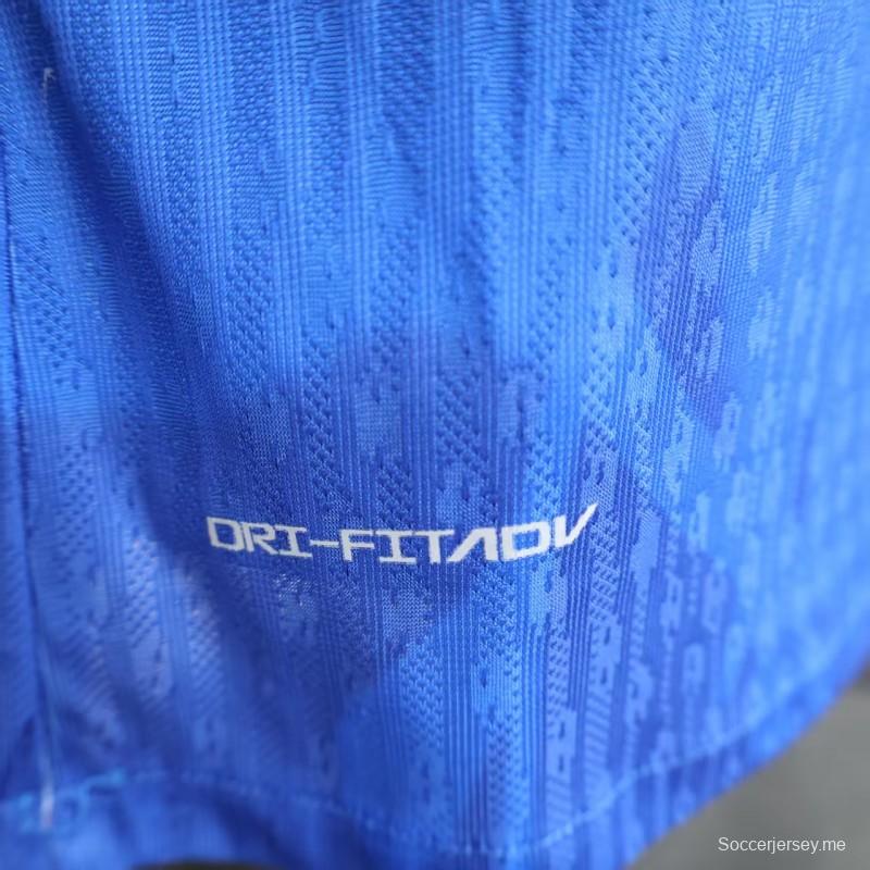 إصدار اللاعب 25/26 برشلونة ترافيس سكوت أزرق بنصف قميص نصف مقسوم أحمر