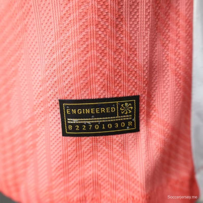 إصدار اللاعبين 25/26 قميص برشلونة وردي بحواف بيضاء