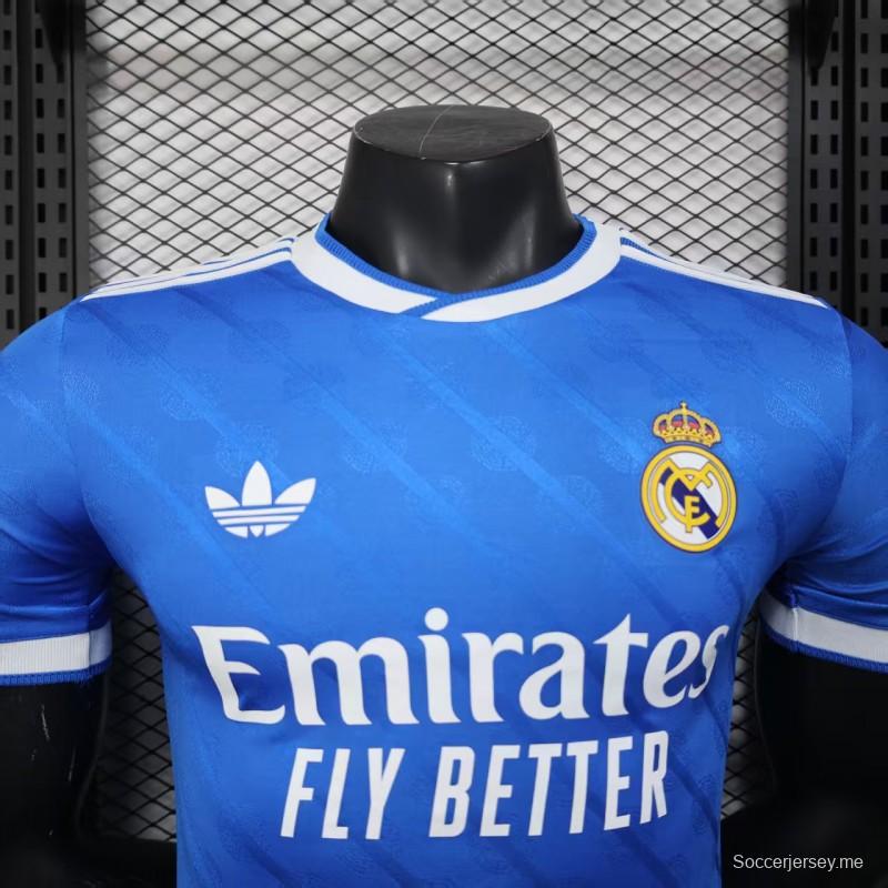 إصدار اللاعب 25/26 القميص الأزرق الثالث لريال مدريد 25/26