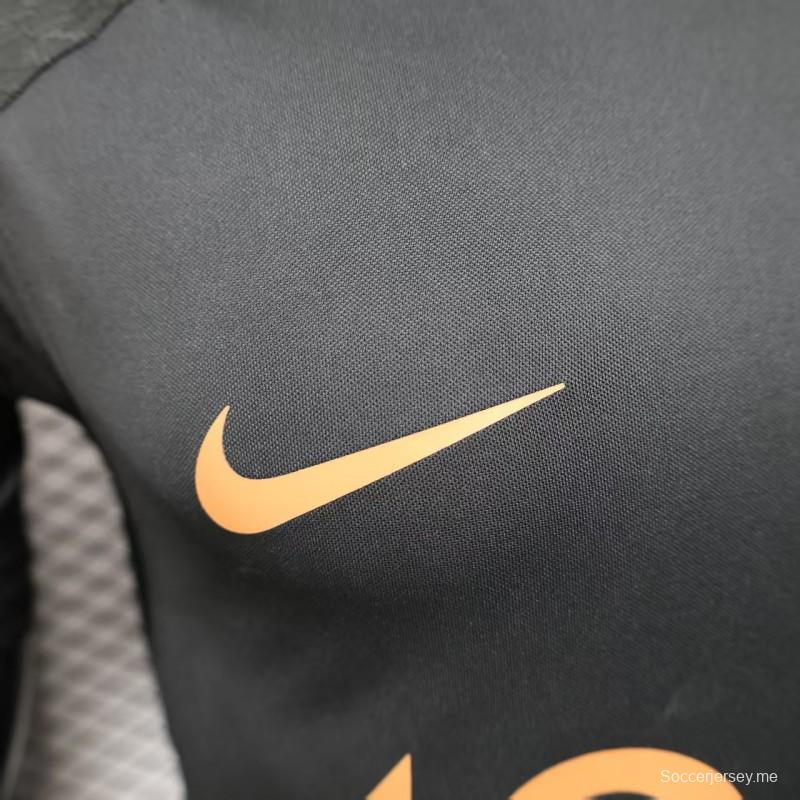 نسخة اللاعب 25/26 قميص بطل الأهلي الأسود مع الراعي الذهبي