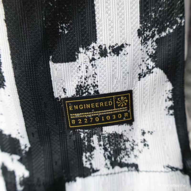 إصدار اللاعب 25/26 قميص برشلونة أسود بخطوط مخططة مقلّمة 25/26