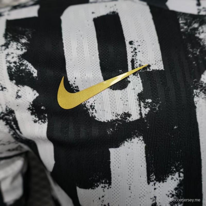 إصدار اللاعب 25/26 قميص برشلونة أسود بخطوط مخططة مقلّمة 25/26