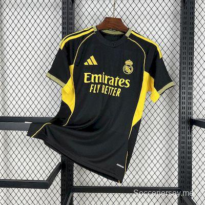 2025/26 قميص ريال مدريد 2025/26 إصدار خاص باللونين الأسود والأصفر