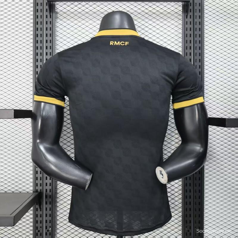 نسخة اللاعب 25/26 ريال مدريد أسود بحواف ذهبية اللون أسود بحواف ذهبية