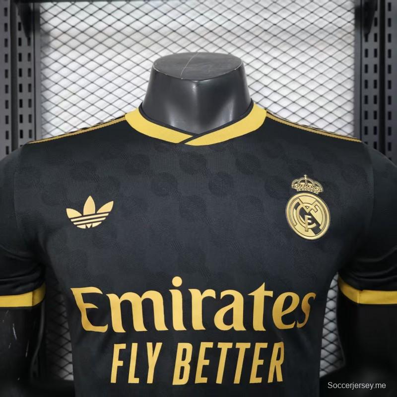 نسخة اللاعب 25/26 ريال مدريد أسود بحواف ذهبية اللون أسود بحواف ذهبية