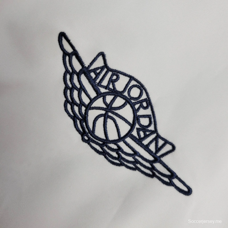 25/26 باريس سان جيرمان جاكيت إير جوردان سترة واقية من الرياح أبيض اللون