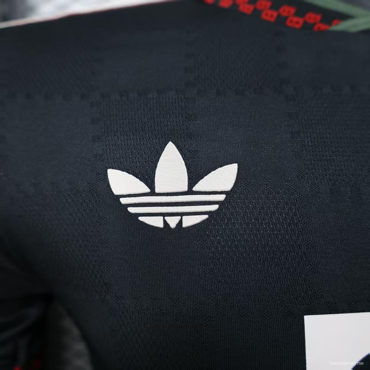 نسخة اللاعب 25/26 قميص بايرن ميونيخ 25/26 مهرجان أكتوبر فيست الأسود