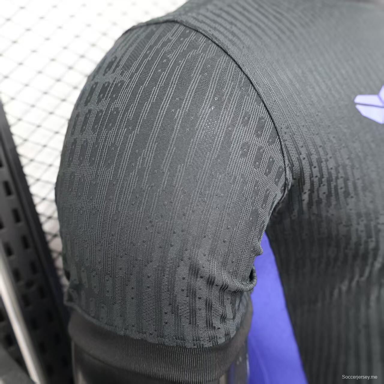 إصدار اللاعب 25/26 قميص برشلونة إكس كوبي براينت قبل المباراة خارج الملعب