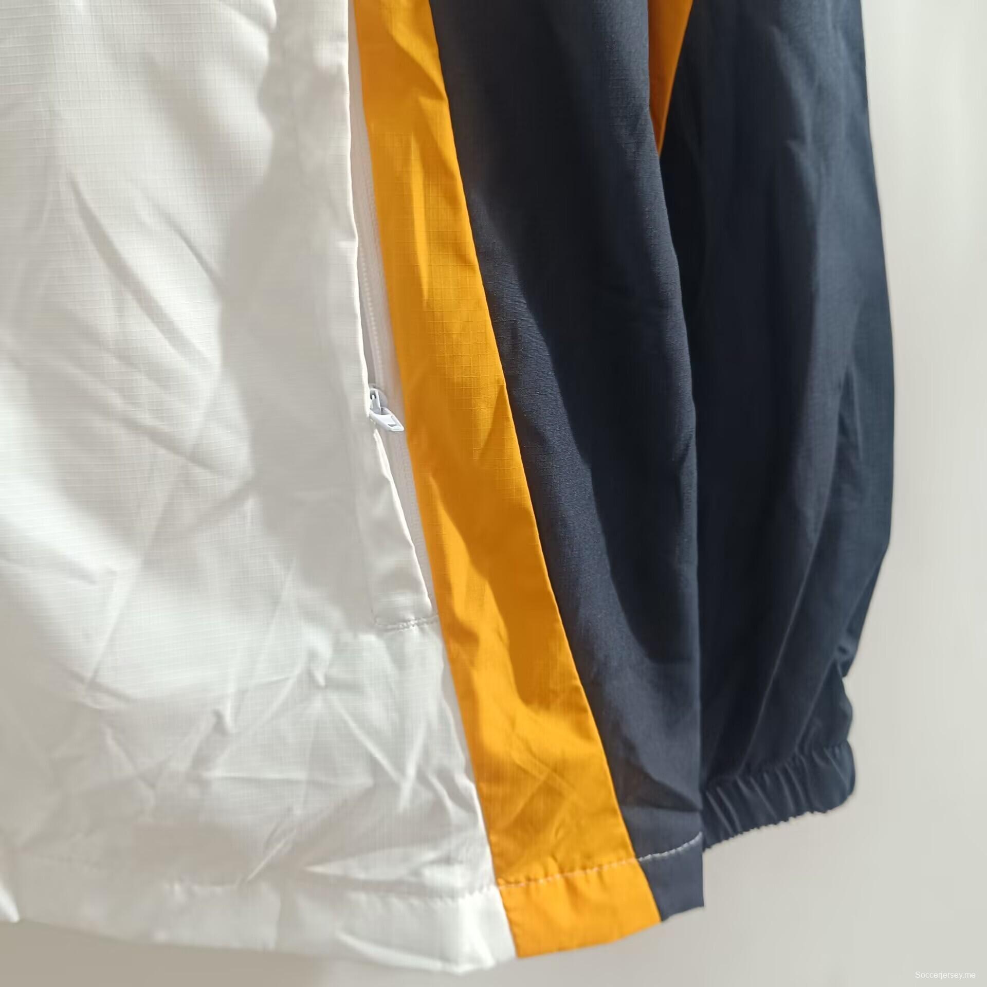 25/26 ريال مدريد جاكيت أبيض بقلنسوة متوسطة الطول بقبعة بيضاء