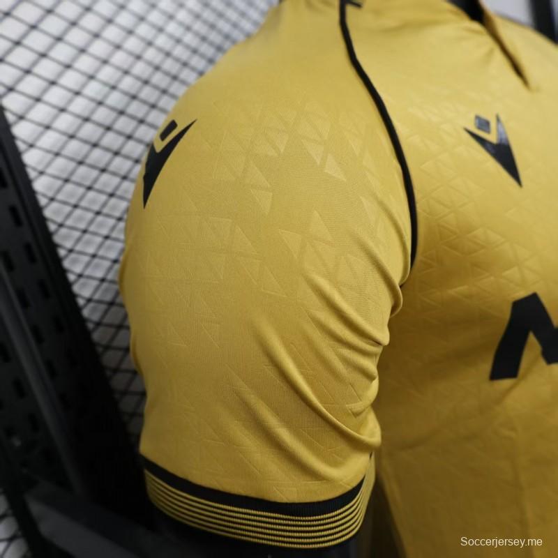 إصدار اللاعب 25/26 قميص كريستال بالاس الأصفر خارج الملعب