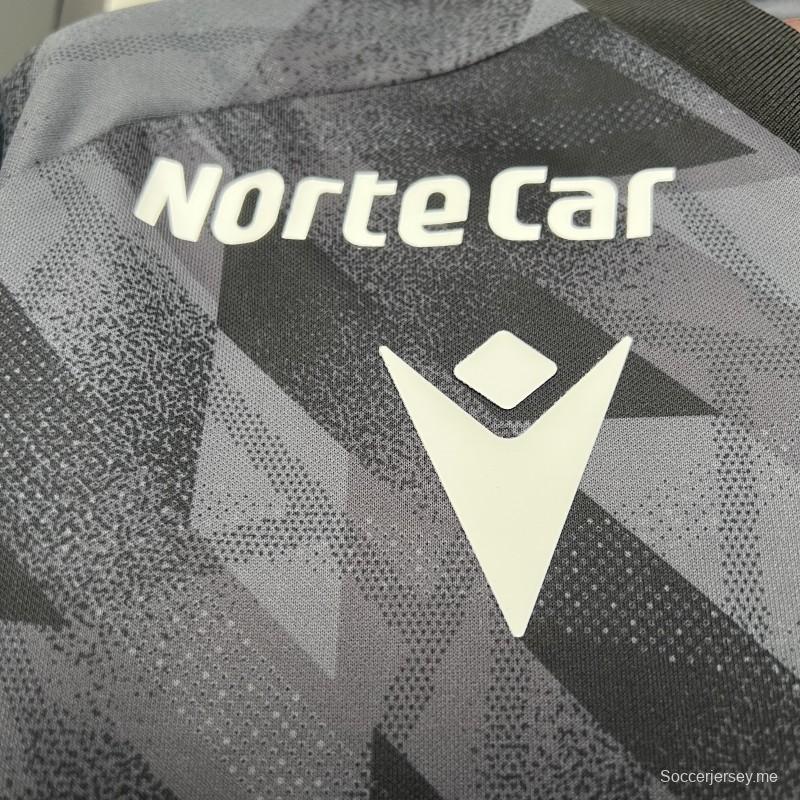 25/26 قميص نادي فيتوريا غيمارايش خارج ملعبه