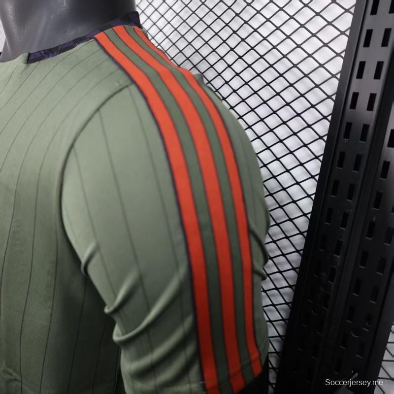 إصدار اللاعب 25/26 قميص بايرن ميونيخ الأخضر العشبي الكاجوال 25/26