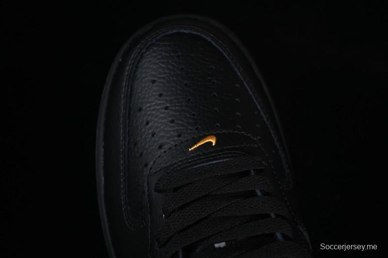 حذاء رياضي نايك اير فورس 1 '07 منخفض كاجوال مع وسادة هوائية كاملة الطول - IB7677-001