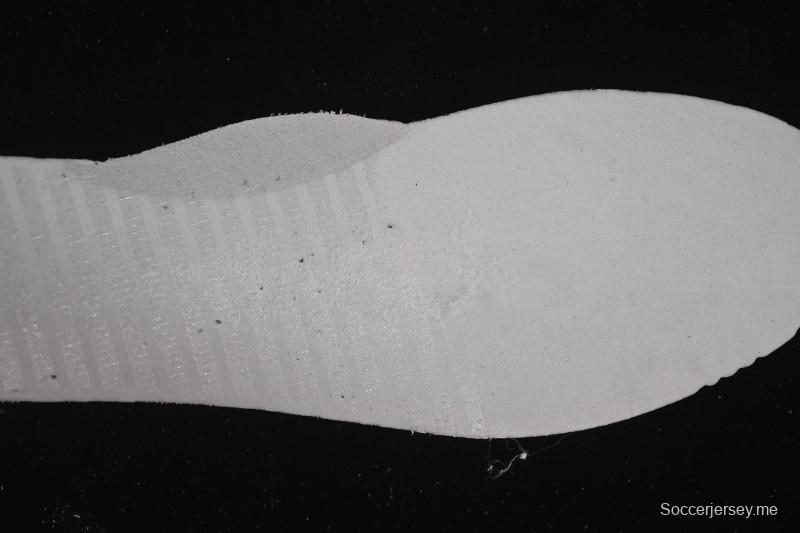 حذاء الجري اير ماكس بلس ريترو من نايك بتقنية الوسائد الهوائية - IB7671-700