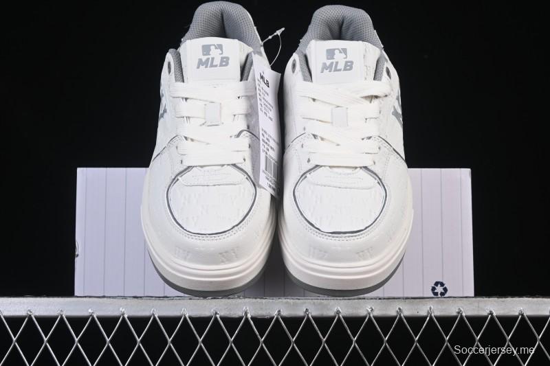 New York Yankees Bigball Chunky Embo Monogram Platform Sneakers - 3ASXE035N50GRS