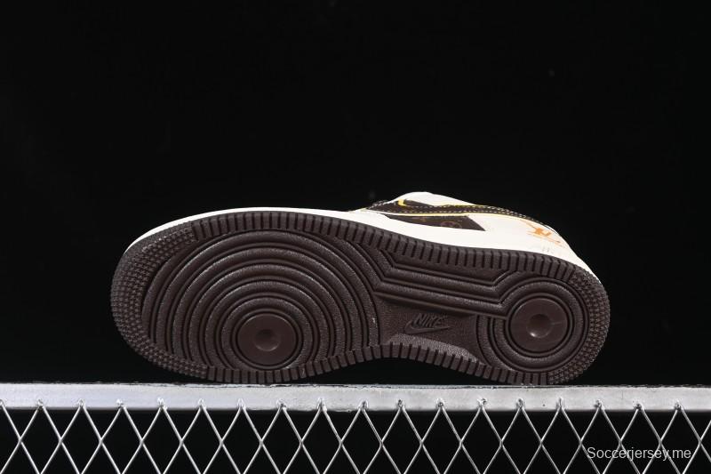 حذاء نايك اير فورس 1 '07 المنخفض من نايك اير فورس 1 '07 LV Collaboration حذاء رياضي كاجوال مرقع باللون البيج والبني - DD1982-302