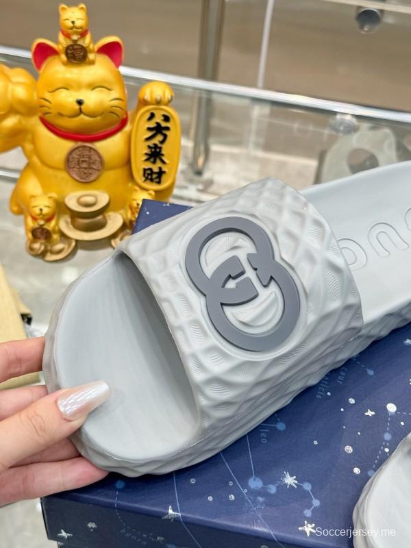 صندل غوتشي ليدو ليدو المتشابك G المطاطي المزخرف للرجال - AS00170