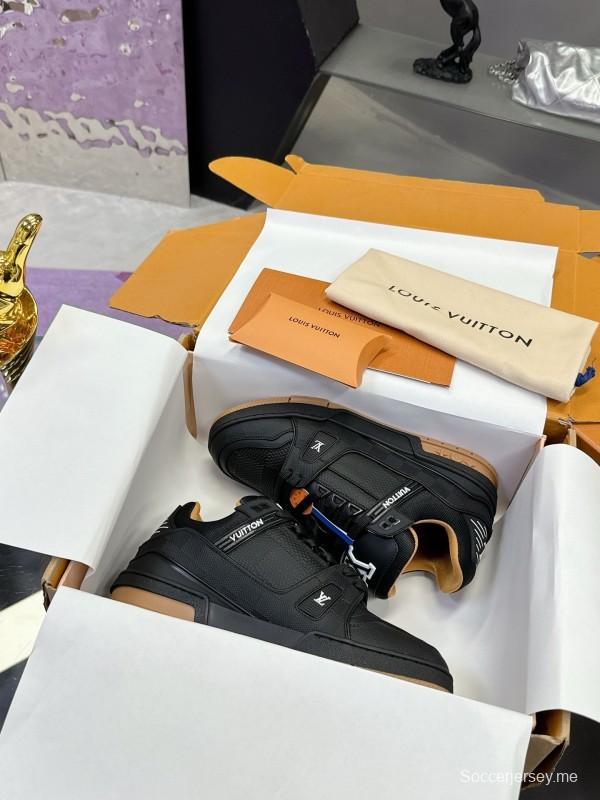 حذاء سنيكرز LV من لويس فويتون LV Trainer Maxi بتفاصيل مونوغرام - AS00360