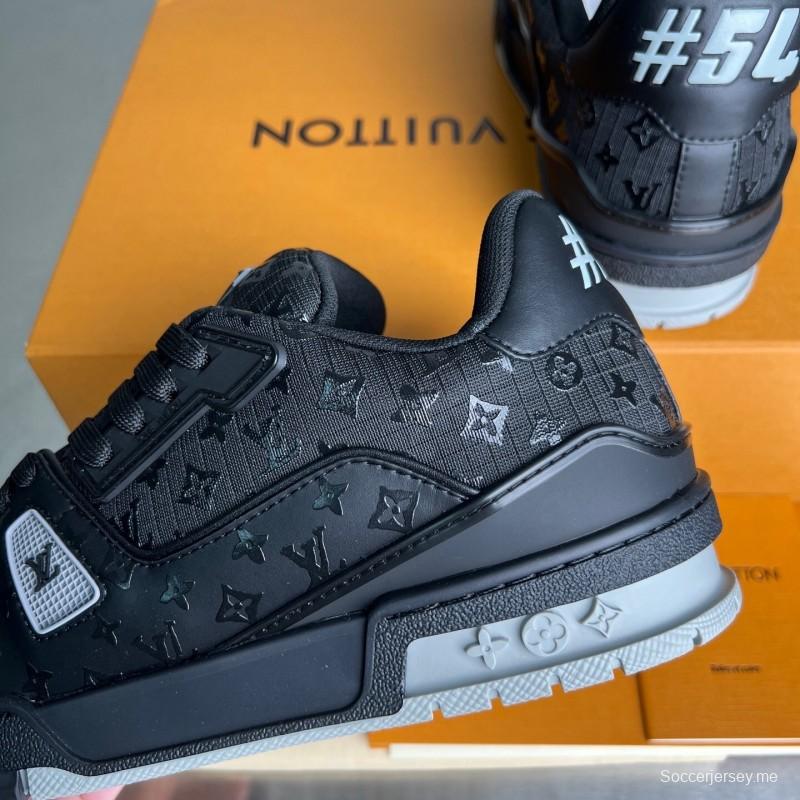 حذاء رياضي فاخر مقلد من لويس فويتون 2025 SS 2025 بشعار توقيع - YC
