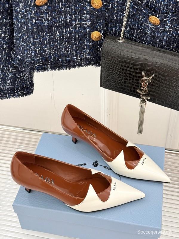 بربادا 2025 حذاء بكعب مدبب من الأمام بكعب عالٍ - KFY00310