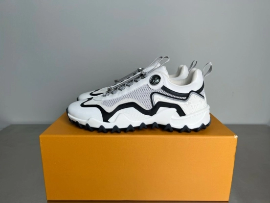 حذاء LV RUSH RUSH من جلد العجل المعدني LV الدائري الدائري المقاوم للانزلاق ذو تصميم كاجوال منخفض - YC