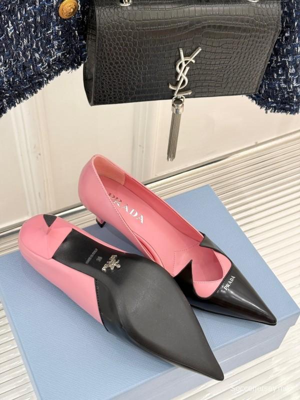 برادا 2025 برادا 2025 حذاء فردي بكعب مدبب من الأمام بكعب واحد - KFY00310