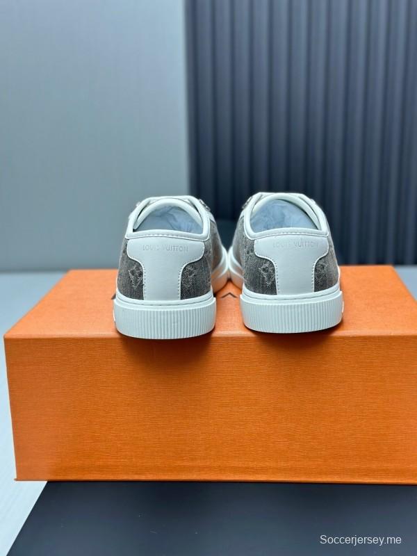 حذاء رياضي أبيض كاجوال بطبعة حيوان بنقشة مونوغرام من لويس فويتون تايم أوت سيريز - تايم أوت