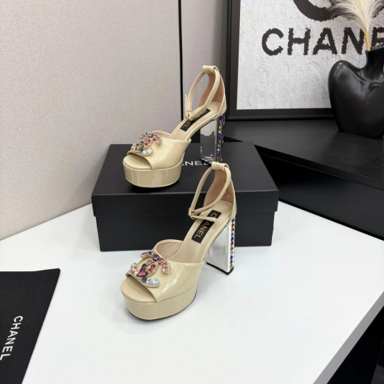 صنادل أديداس 2025/SS ذات تصميم ليلي صغير على شكل ملهى ليلي بلون الماس بكعب مربع مربع بكعب عالٍ مقاوم للماء بحزام خلفي بسيط - KFY00350