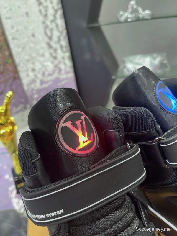 حذاء رياضي LV Trainer Maxi الرياضي مع كابل شحن LED متعدد الألوان - AS00760