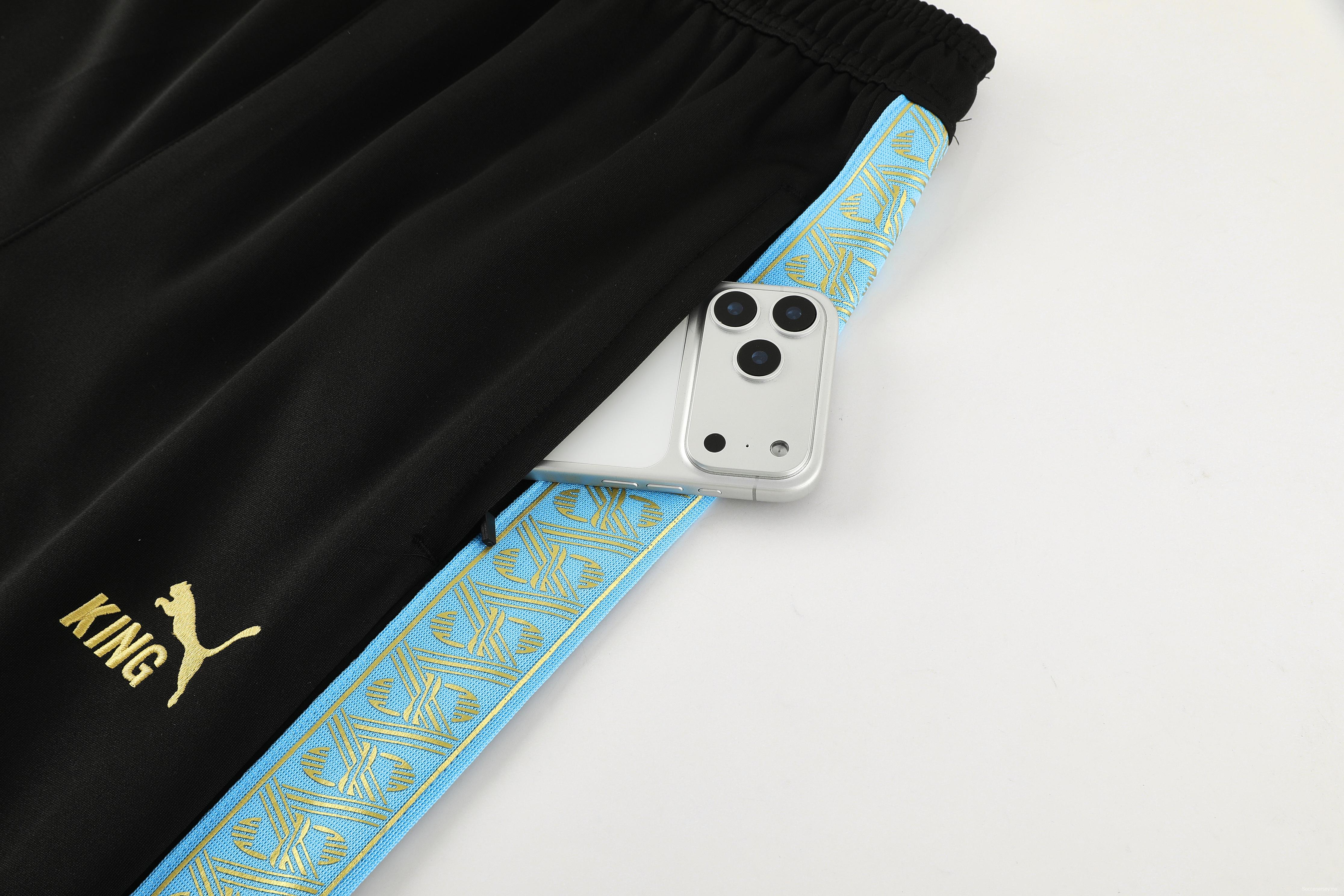 25/26 أولمبيك مارسيليا سترة رياضية سوداء بسحاب كامل + بنطلون طويل + سترة رياضية سوداء