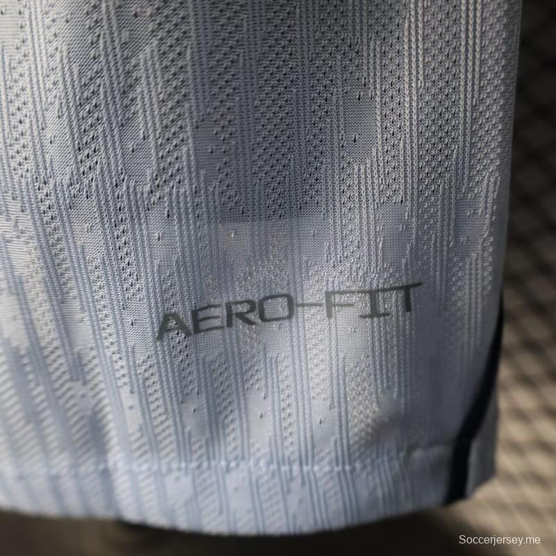 2026 نسخة اللاعب أوروغواي قميص أزرق فاتح مع ياقة بيضاء وأكمام طويلة