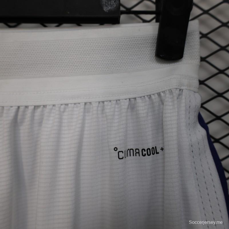 2026 نسخة اللاعبين اليابان أبيض مع شورت أزرق داكن مخطط