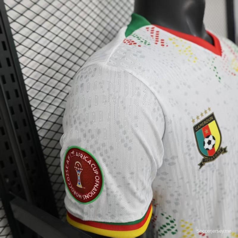 2026 نسخة اللاعب الكاميرون قميص أبيض مع أحمر، نقشة نقطية