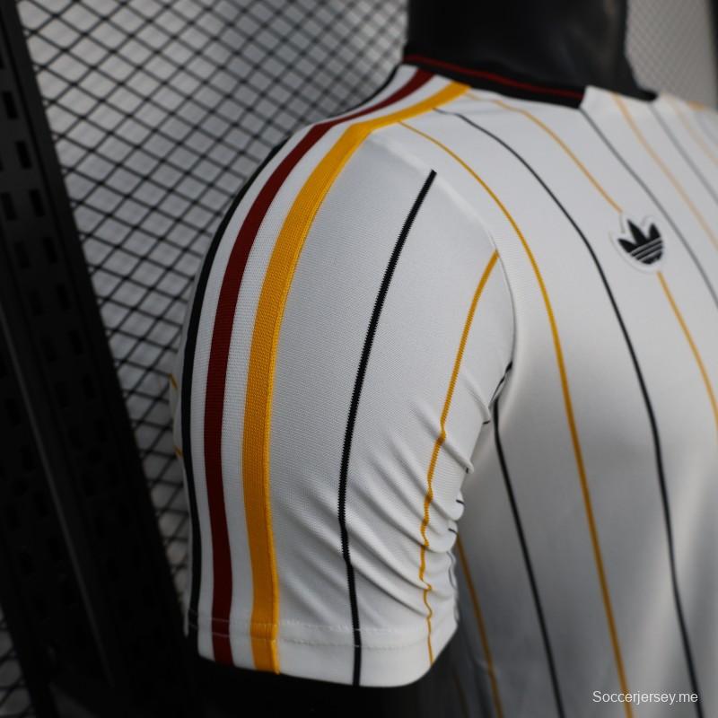 قميص اللاعب إصدار 2026 من نيوكاسل يونايتد بأيقونات "وايت تيراس"