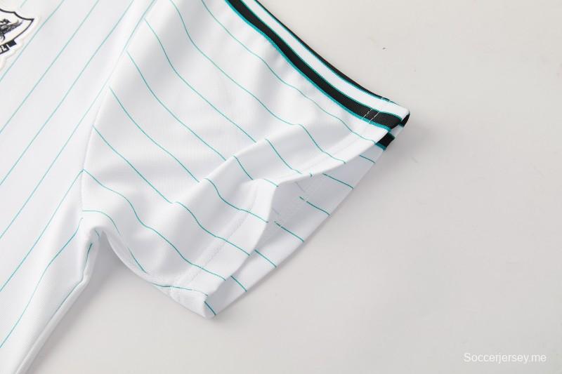 26/27  قميص ليفربول أبيض بأكمام قصيرة + شورت كرة قدم