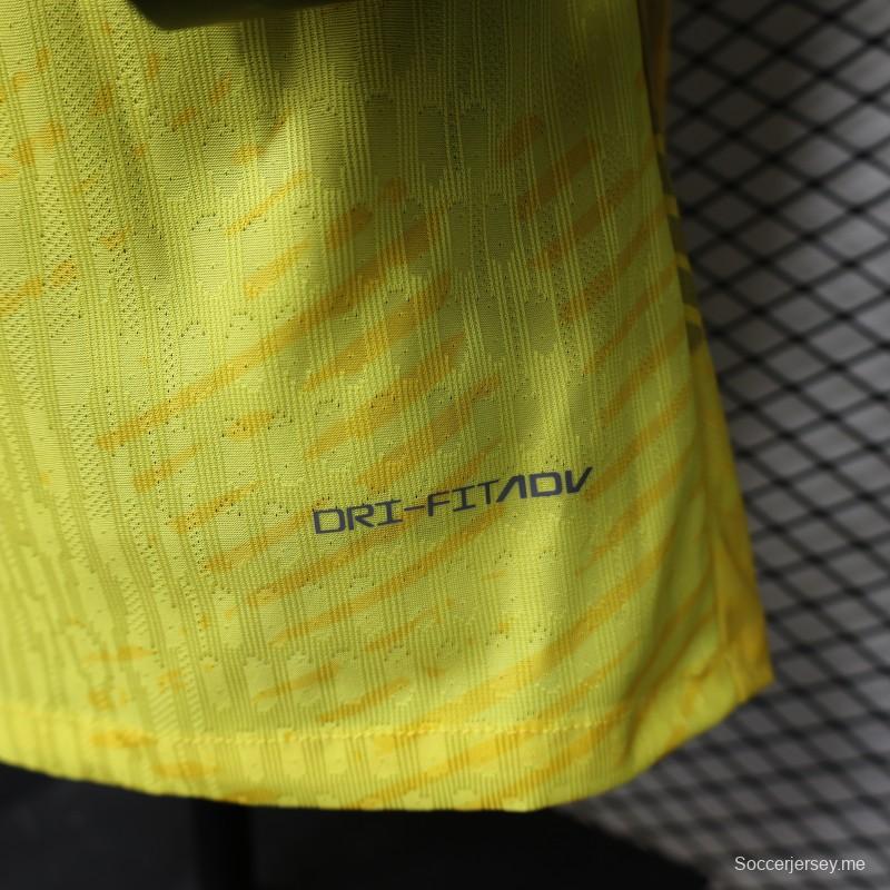 قميص اللاعب الإصدار 2026 باللون الأصفر البرازيلي مع لمسات خضراء، إصدار خاص للمباريات على أرض الفريق