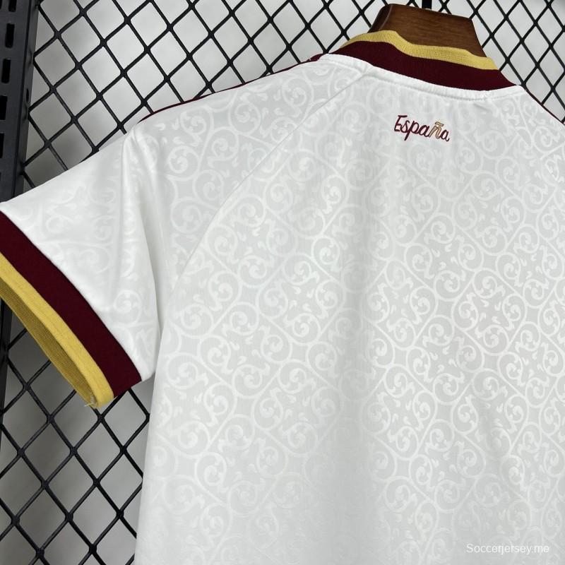 الزي الخارجي لمنتخب إسبانيا للأطفال في كأس العالم 2026