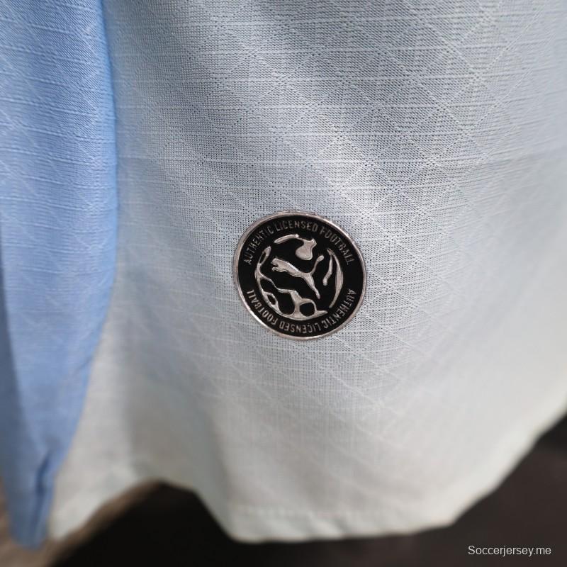 قميص مانشستر سيتي الأزرق السماوي مع شريط جانبي أبيض (نسخة اللاعبين) - قميص المباريات على أرض الفريق