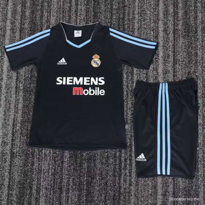 قميص ريال مدريد للعب خارج أرضه لموسم 2003/2004