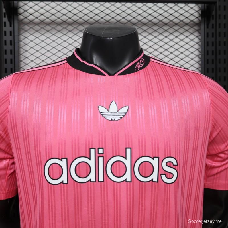 قميص كرة القدم الكلاسيكي "Player Version 2026" من Adidas Originals بخطوط وردية