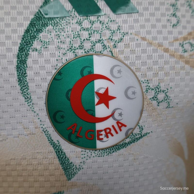 قميص اللاعب رقم 26/27، نسخة خاصة، قميص المنتخب الجزائري الأبيض للعب على أرضه