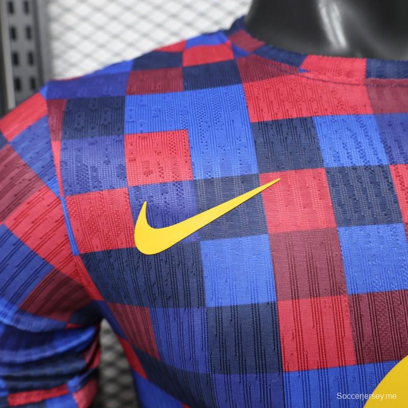 قميص برشلونة للاعبين من طراز 26/27، طراز ما قبل المباراة