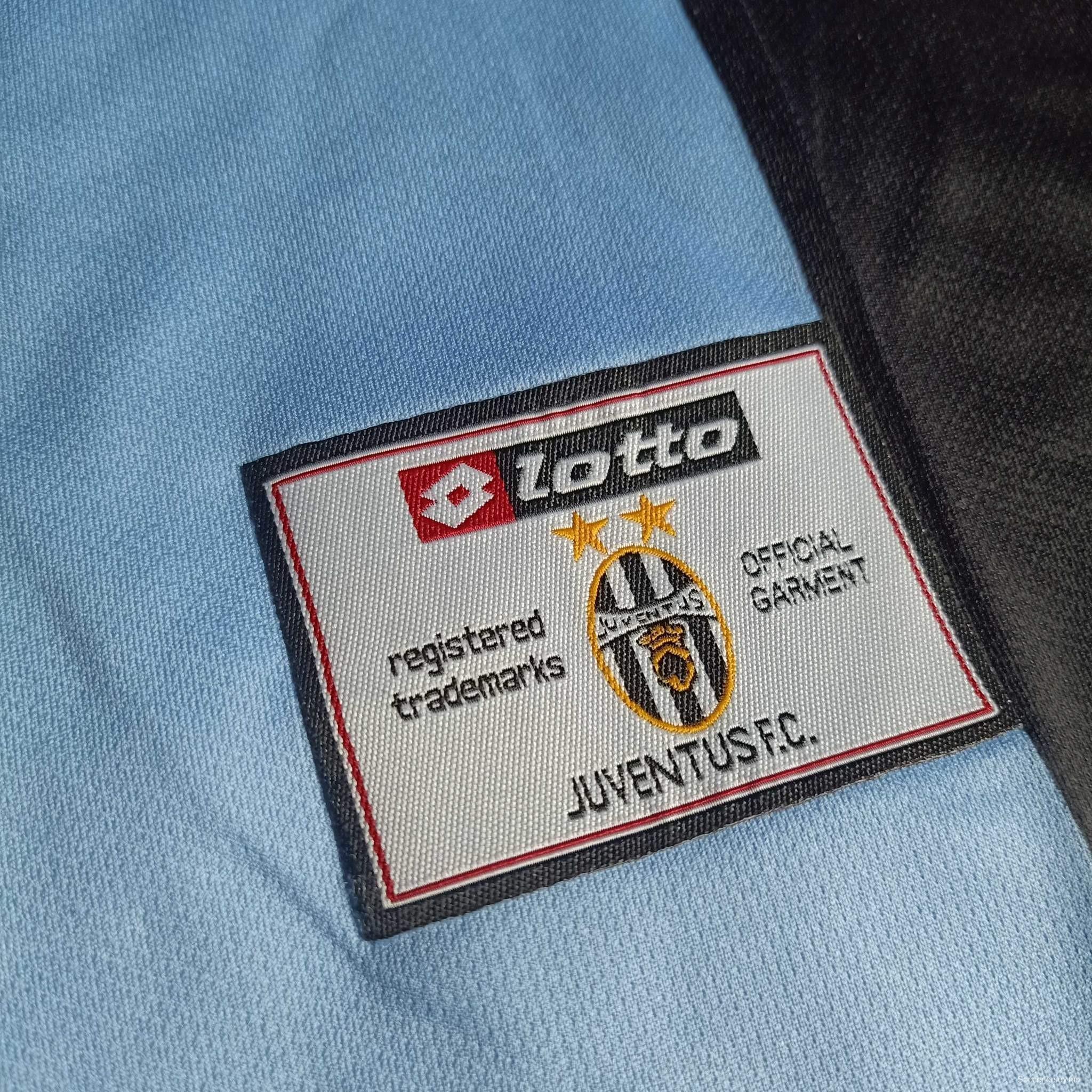 قميص أزرق ريترو 02/03 لحارس مرمى يوفنتوس يرتديه بوفون
