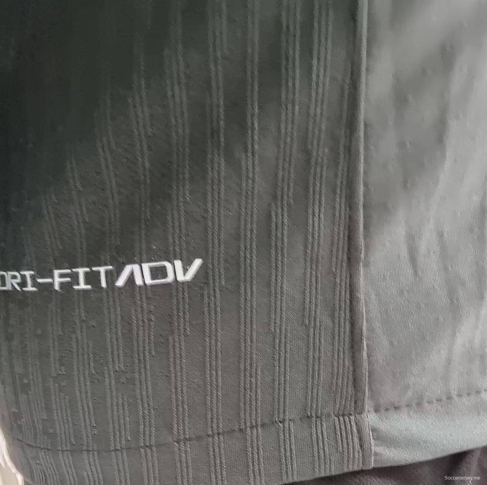 إصدار اللاعب 24/25 قميص ليفربول الأسود خارج الملعب 24/25
