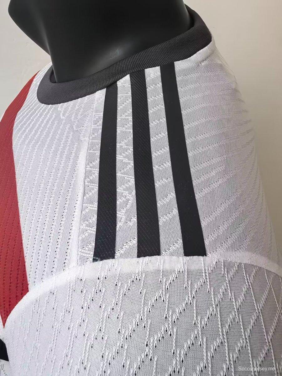 إصدار اللاعب 24/25 القميص الأبيض الثالث لمانشستر يونايتد 24/25
