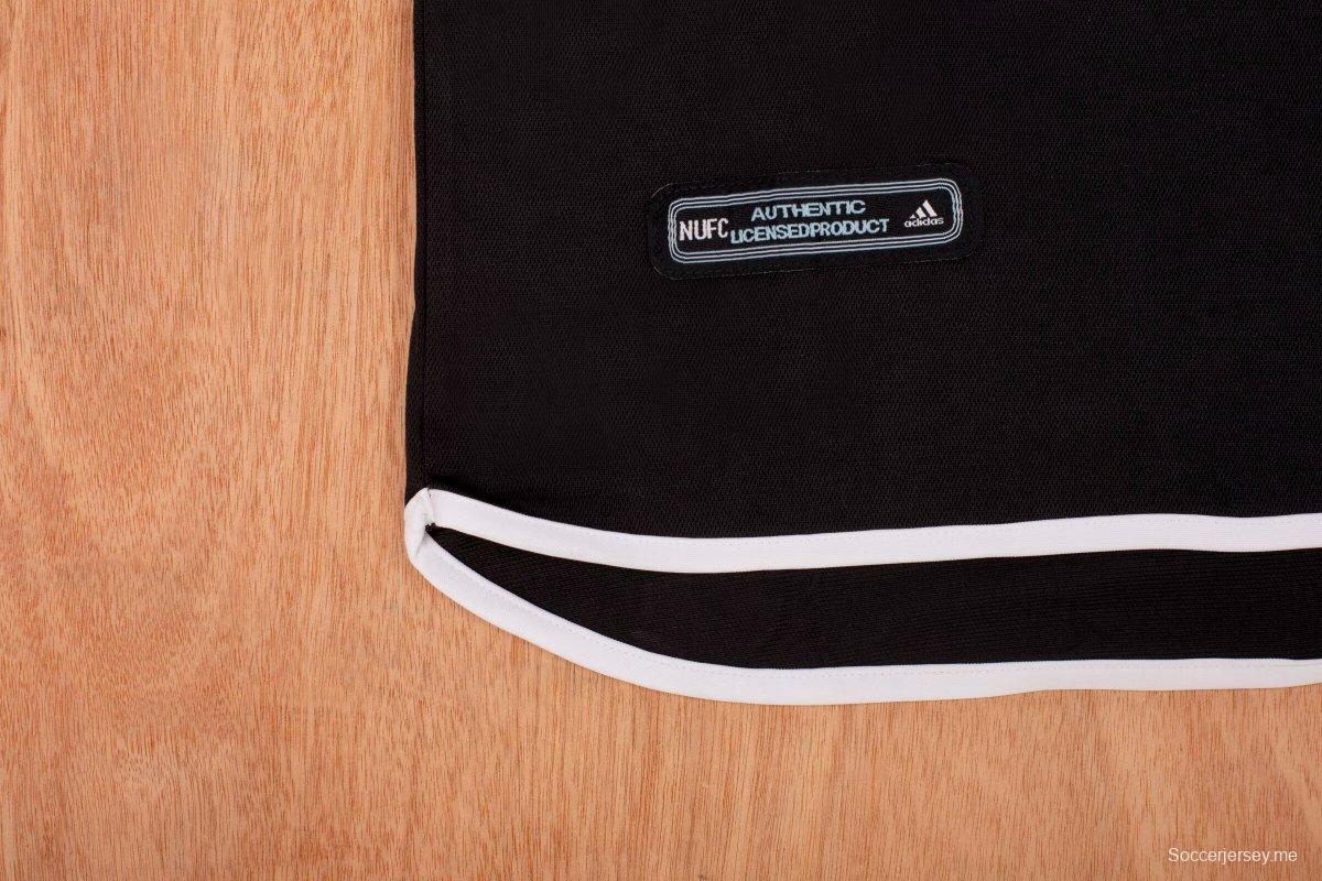 قميص ريترو 01/02 نيوكاسل يونايتد Away أسود اللون
