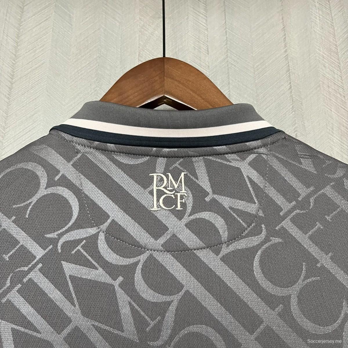 24/25 قميص ريال مدريد الثالث باللون الأسود 24/25 ريال مدريد الثالث
