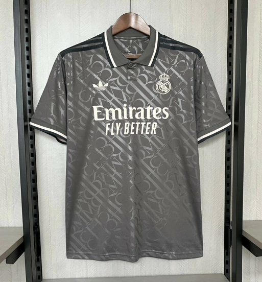 24/25 قميص ريال مدريد الثالث باللون الأسود 24/25 ريال مدريد الثالث
