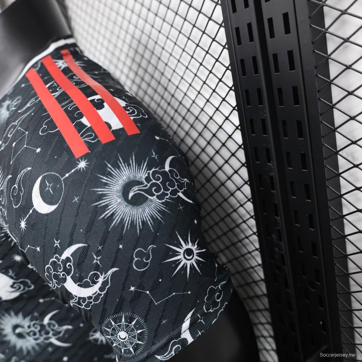 نسخة اللاعب 2024 قميص خاص من إصدار 2024 اليابان باللون الأسود المرصع بالنجوم والسماء المرصعة بالنجوم
