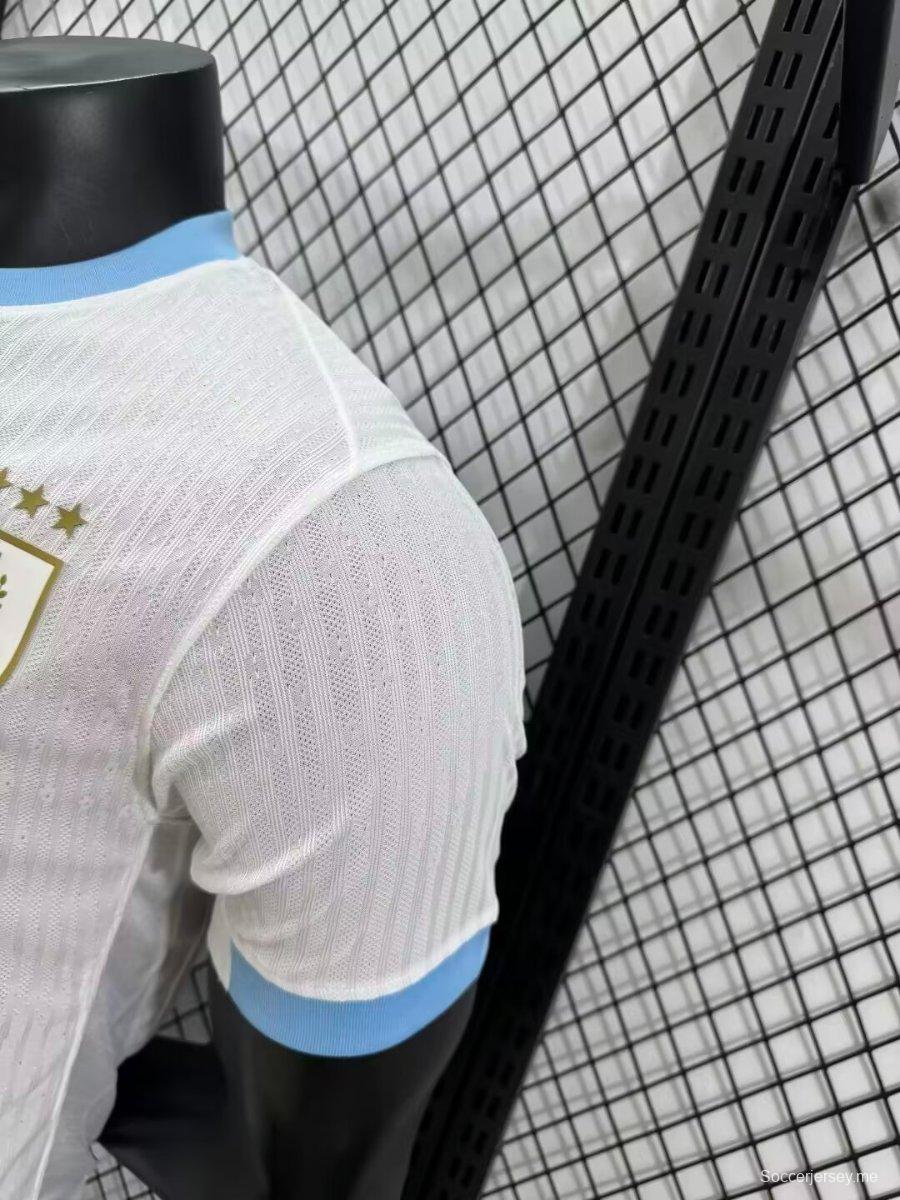 نسخة اللاعب 2024 قميص أوروجواي 2024 خارج الديار أبيض اللون
